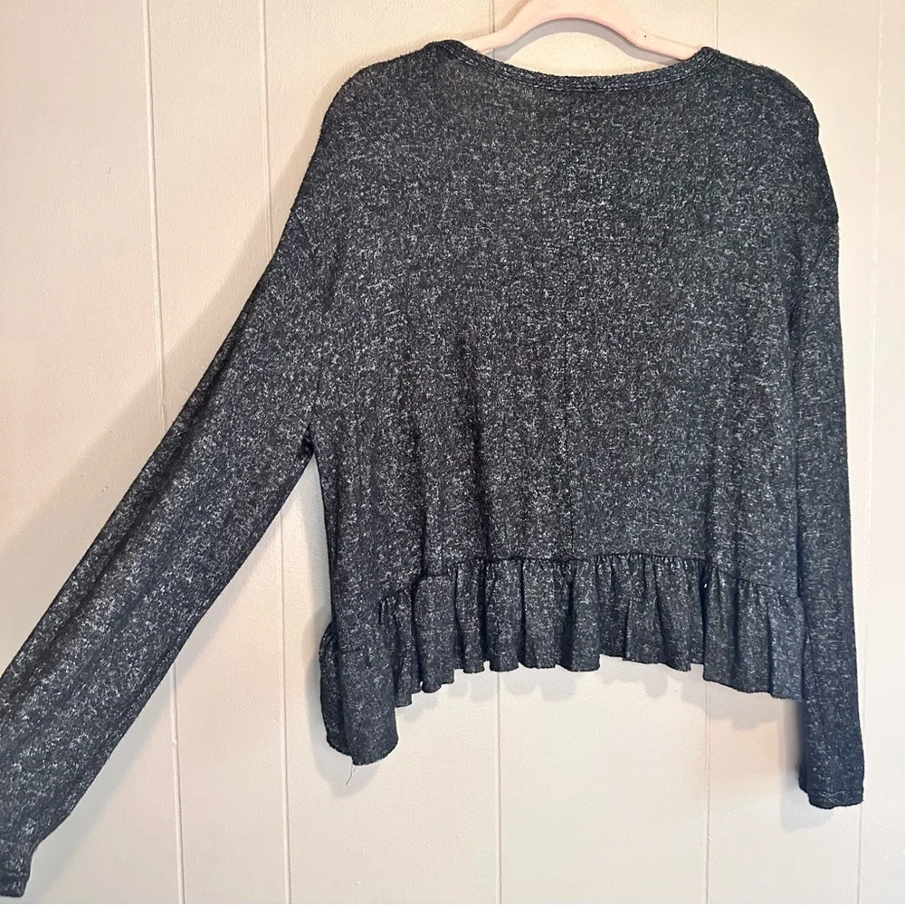 Olivia Rae Long Sleeve Top With Ruffle Detail Size Medium - Picture 4 of 5